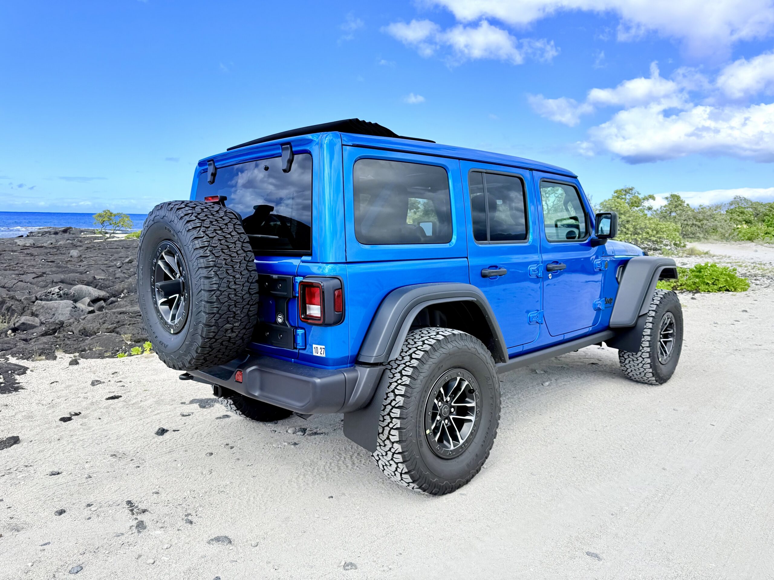 4dr Wrangler Sky 1-Touch Willy’s Edition – Lifted
