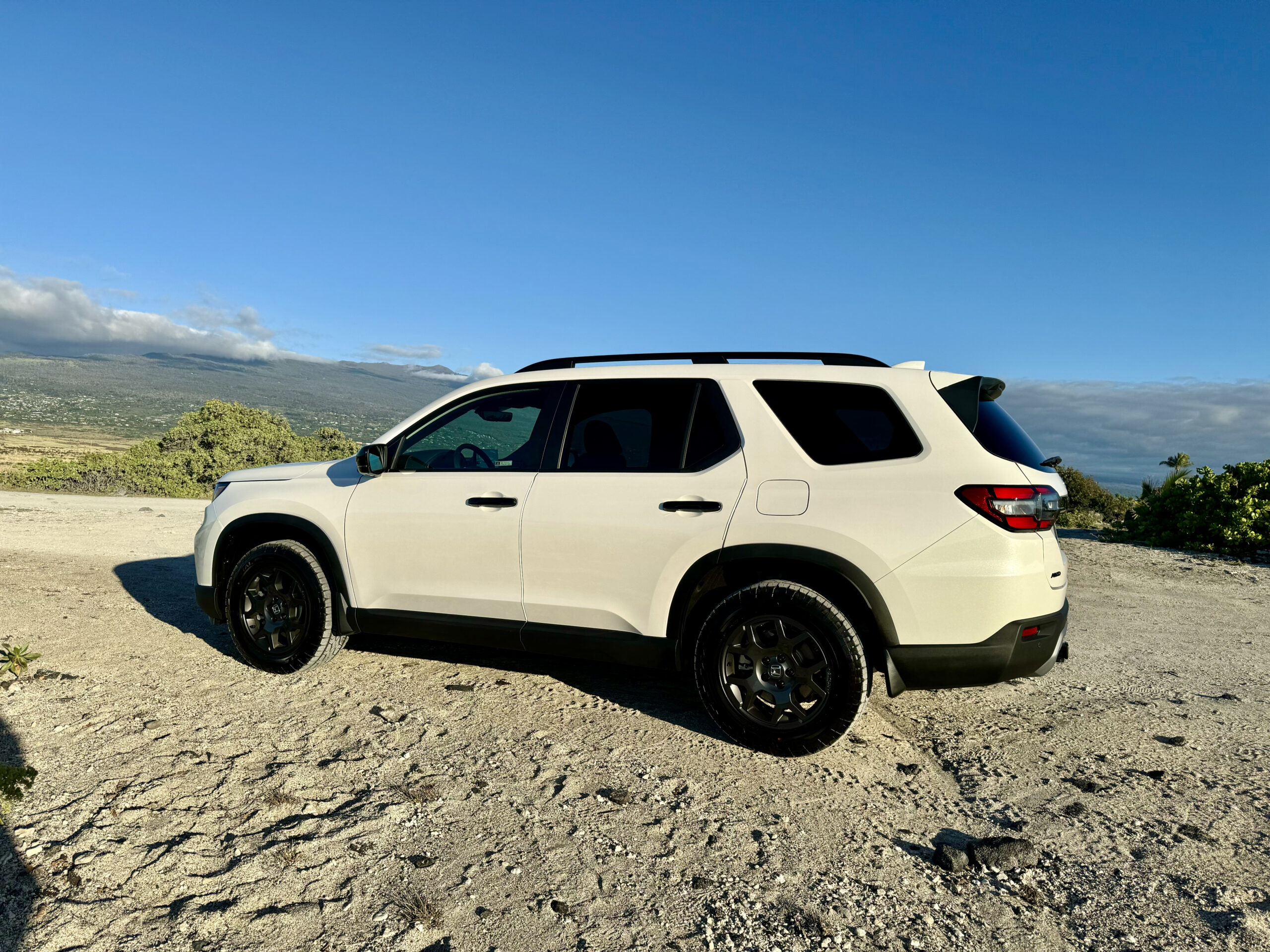 Honda Pilot Trailsport (White) ZLX650